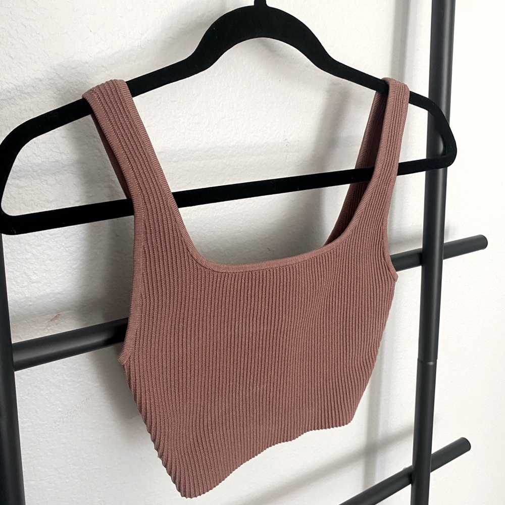 Aritzia Babaton Sculpt Knit Tank
